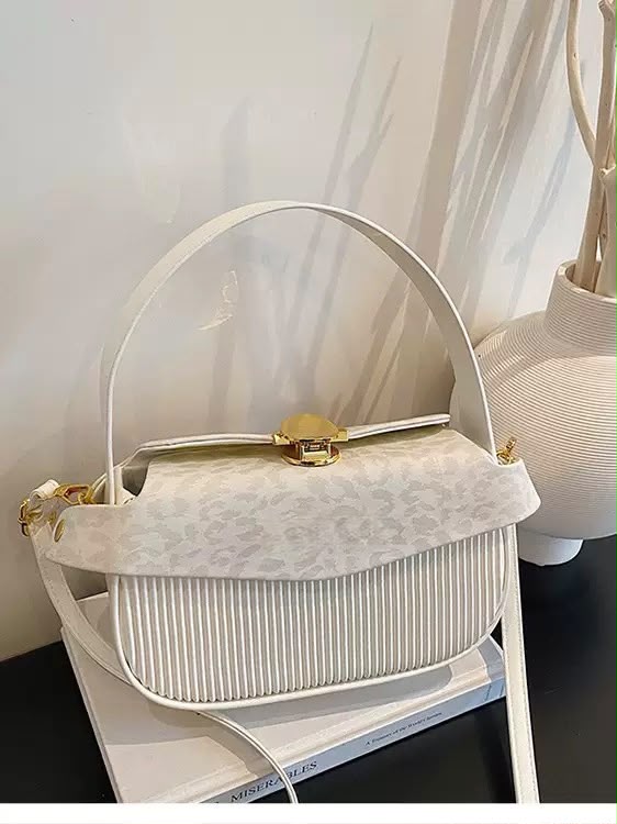 Pleated underarm bag