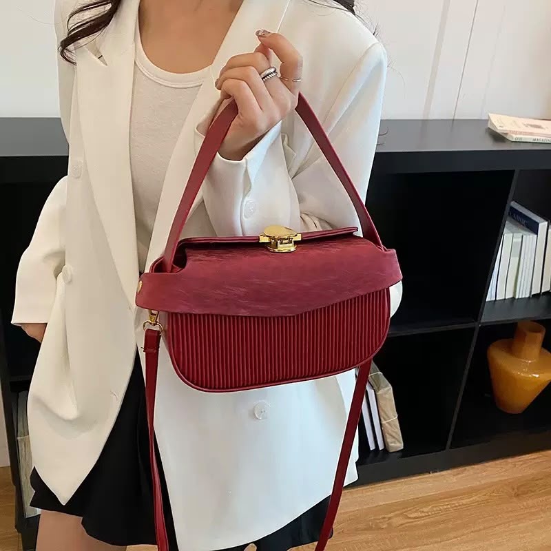 Pleated underarm bag