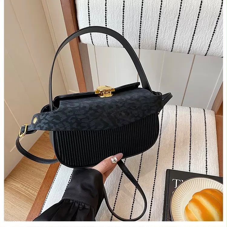 Pleated underarm bag
