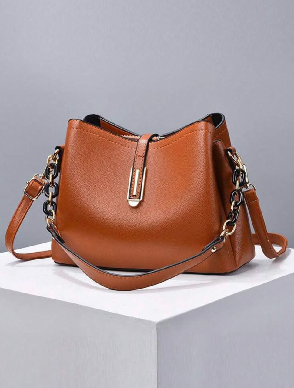 U leather bucket-style crossbody bag